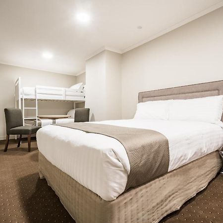 The Lighthouse Hotel Ulverstone Exterior photo