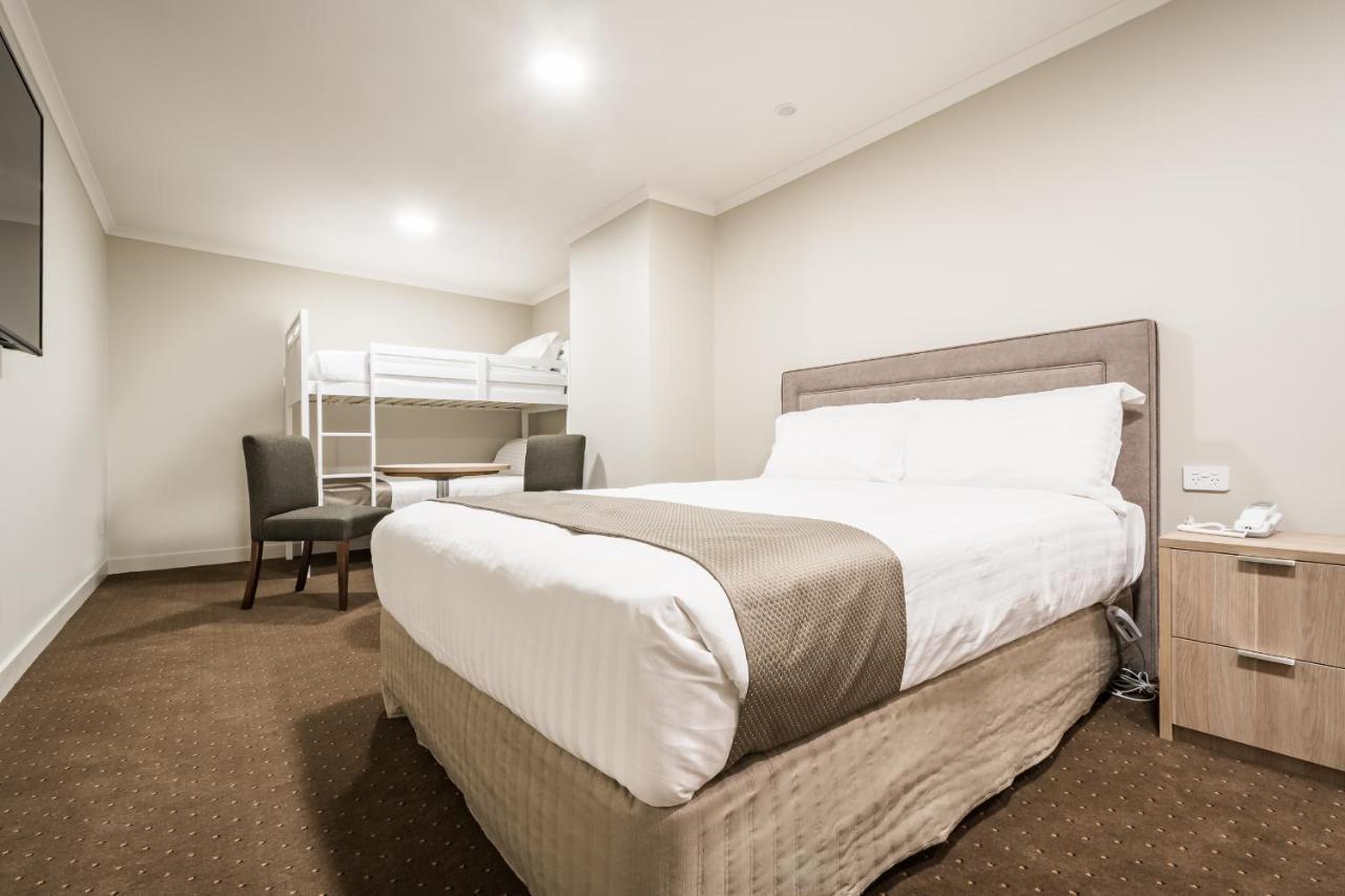 The Lighthouse Hotel Ulverstone Exterior photo